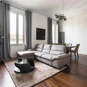 Apartment San Marco Black Luxury Con Terrazzo E Parcheggio Su Richiesta, Florence